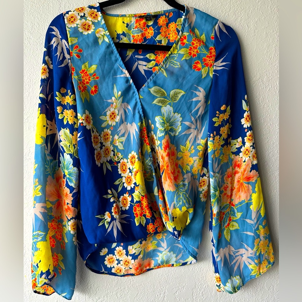 🌺 GUESS Vibrant Floral Wrap Blouse – Island Summer Meets Elegance! 🌺